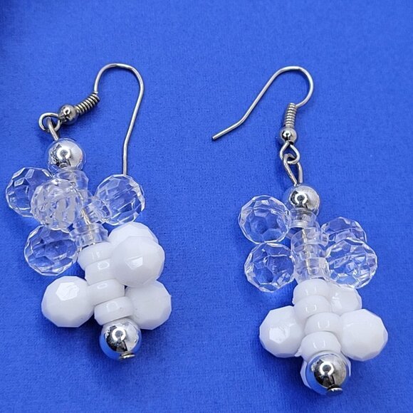 WHITE and Clear Glassy Faceted Bead Cluster Necklace and Earrings Set - Picture 6 of 9